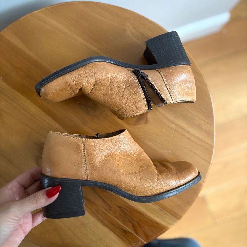 Vintage Y2K 90s leather square toed ankle boots size 6 carolyn bessette